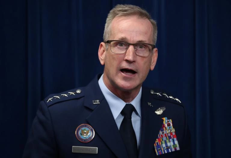 Ο Τραμπ στέλνει 5.200 στρατιώτες στα σύνορα με το Μεξικό!